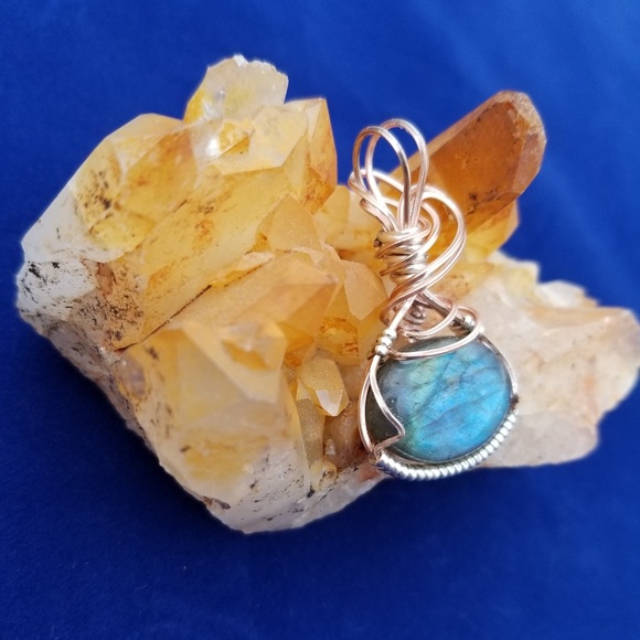Blue labradorite pendant - Picture 2 of 4